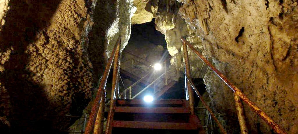 ПЕЩЕРА УХЛОВИЦА И АГУШЕВИ КОНАЦИ