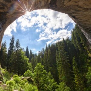 РОДОПСКА ПРИКАЗКА: Ягодинска пещера, Дяволското гърло, Триград, Чудните мостове