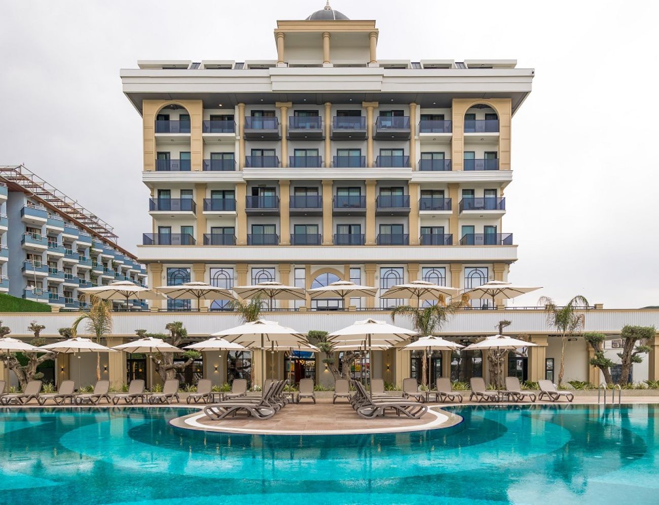 SERENITY QUEEN HOTEL 5*