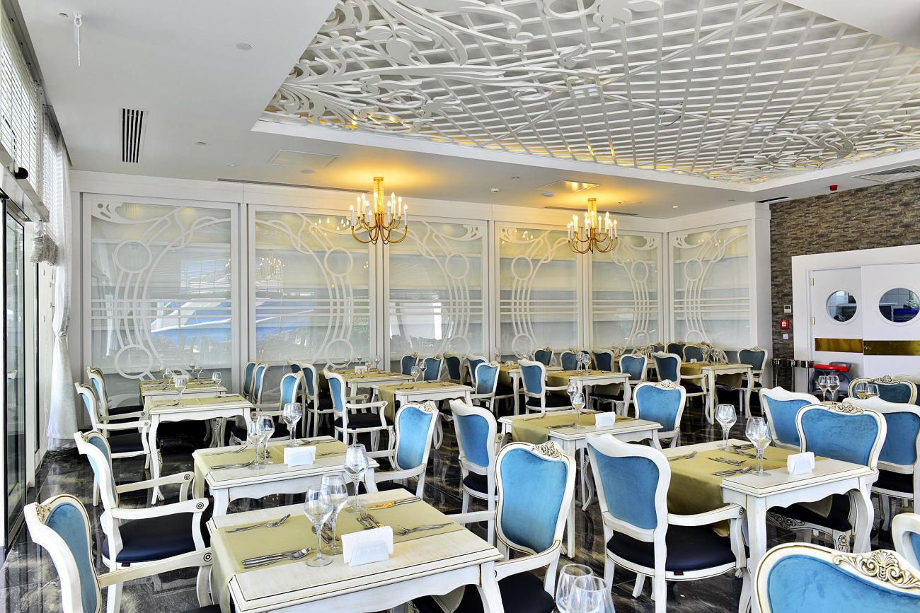 AZURA DELUXE RESORT&SPA 5*