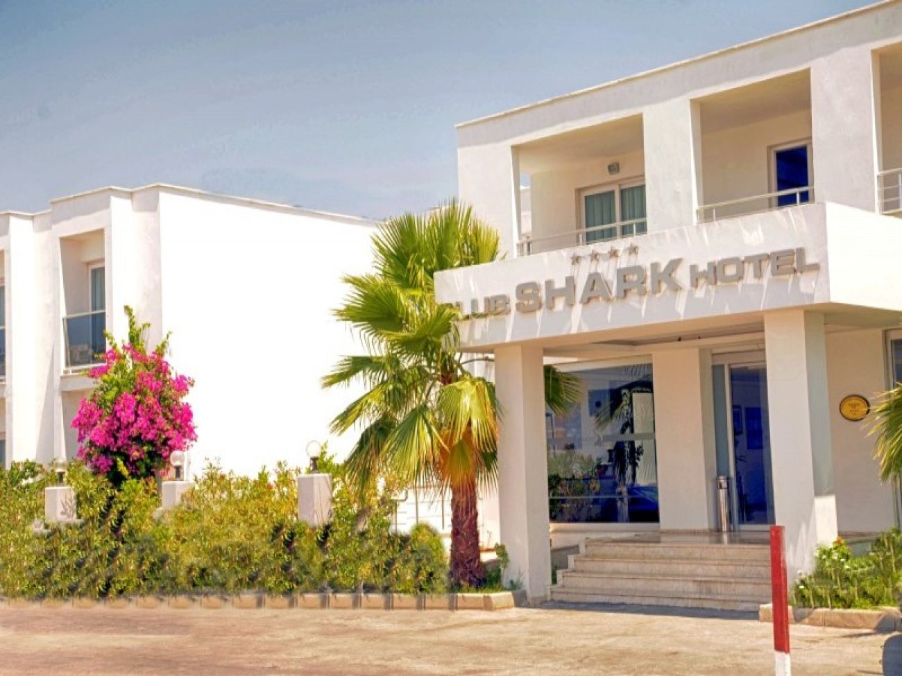 CLUB SHARK HOTEL 4*
