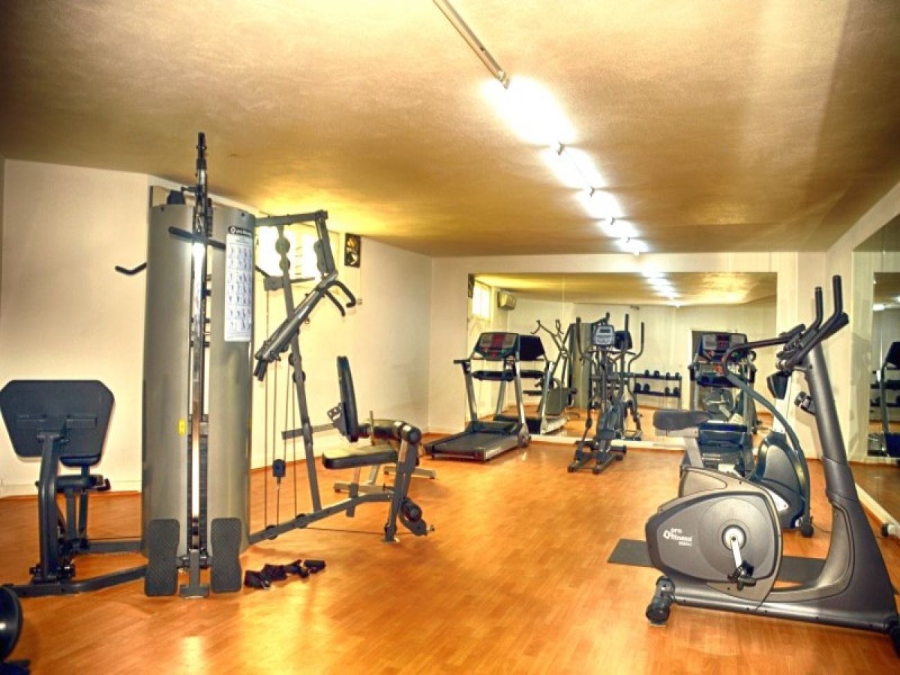 CLUB SHARK HOTEL 4*