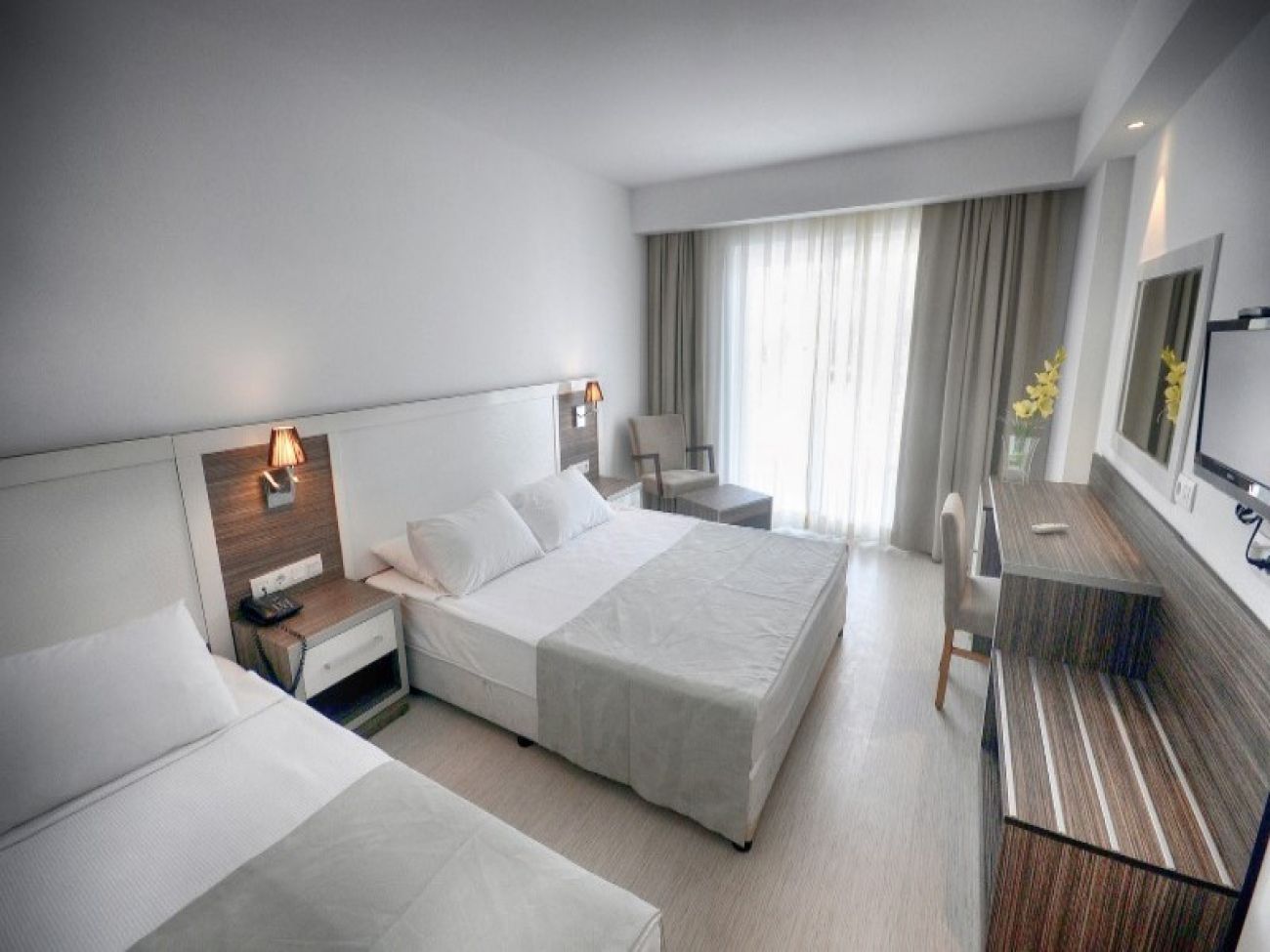 CLUB SHARK HOTEL 4*