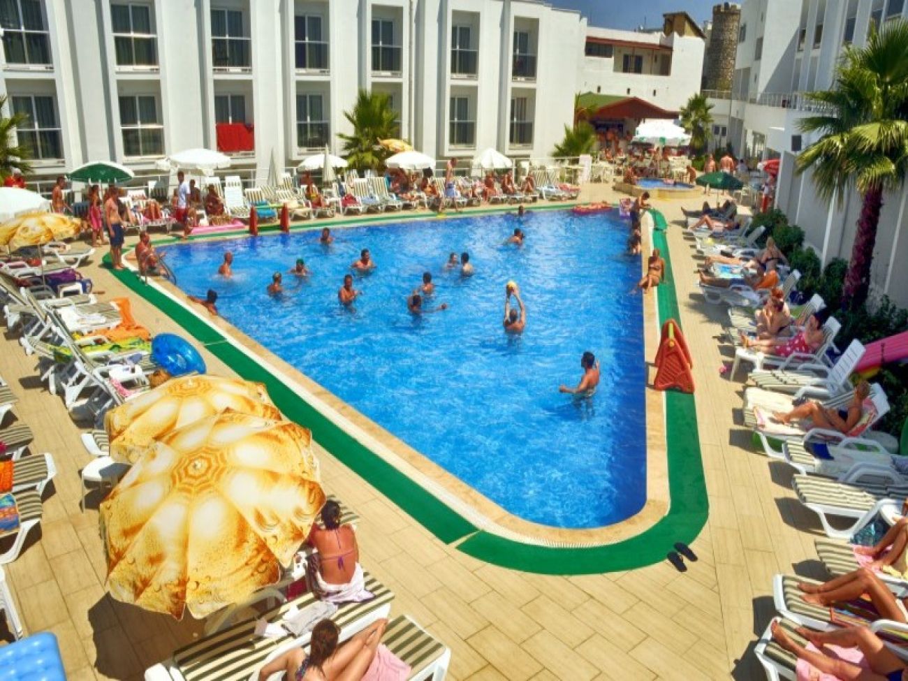 CLUB SHARK HOTEL 4*