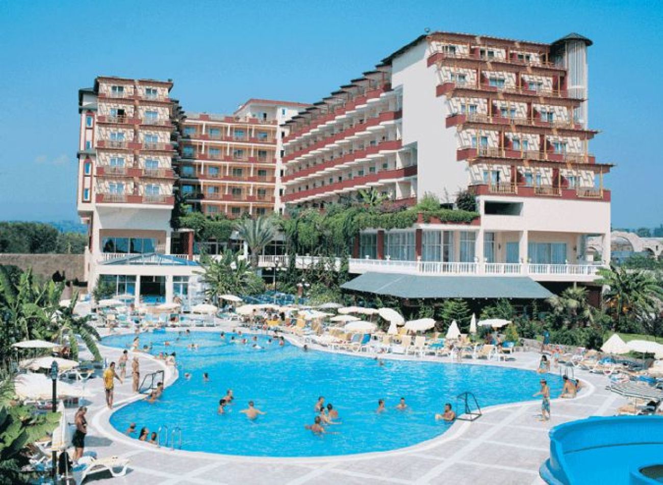 HOLIDAY PARK RESORT HOTEL 5*