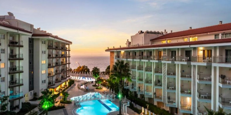 RAMADA HOTEL & SUITES BY WYNDHAM KUSADASI 4*