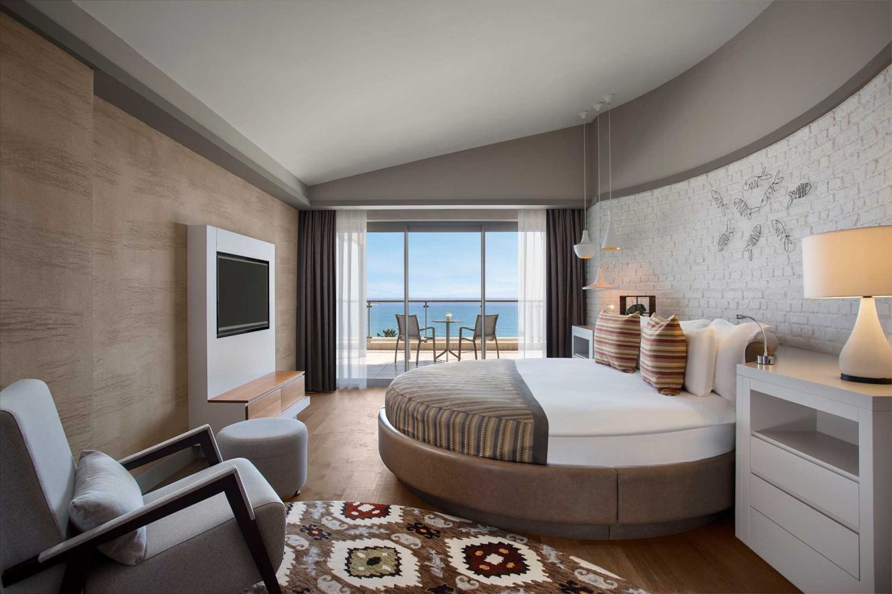 ACANTHUS & CENNET BARUT COLLECTION 5*