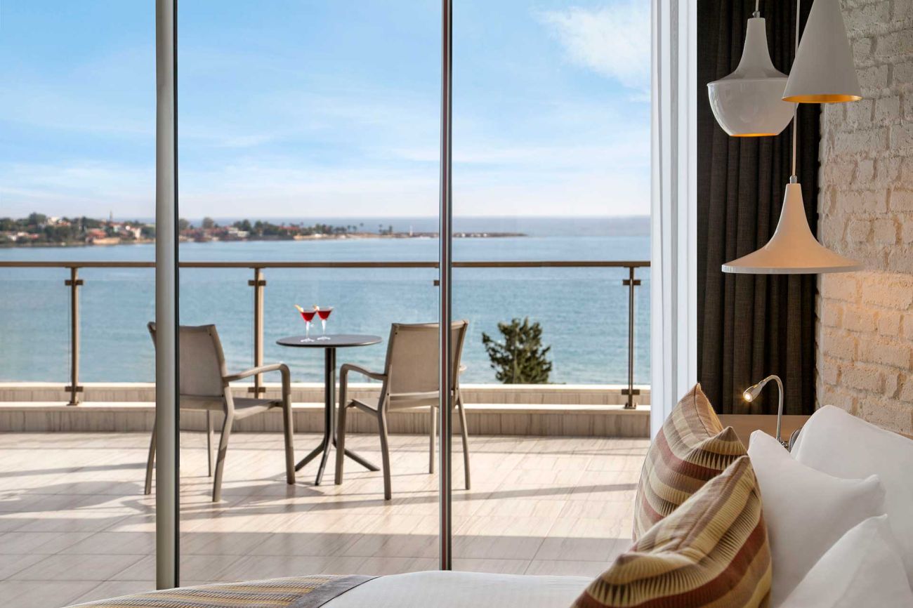 ACANTHUS & CENNET BARUT COLLECTION 5*