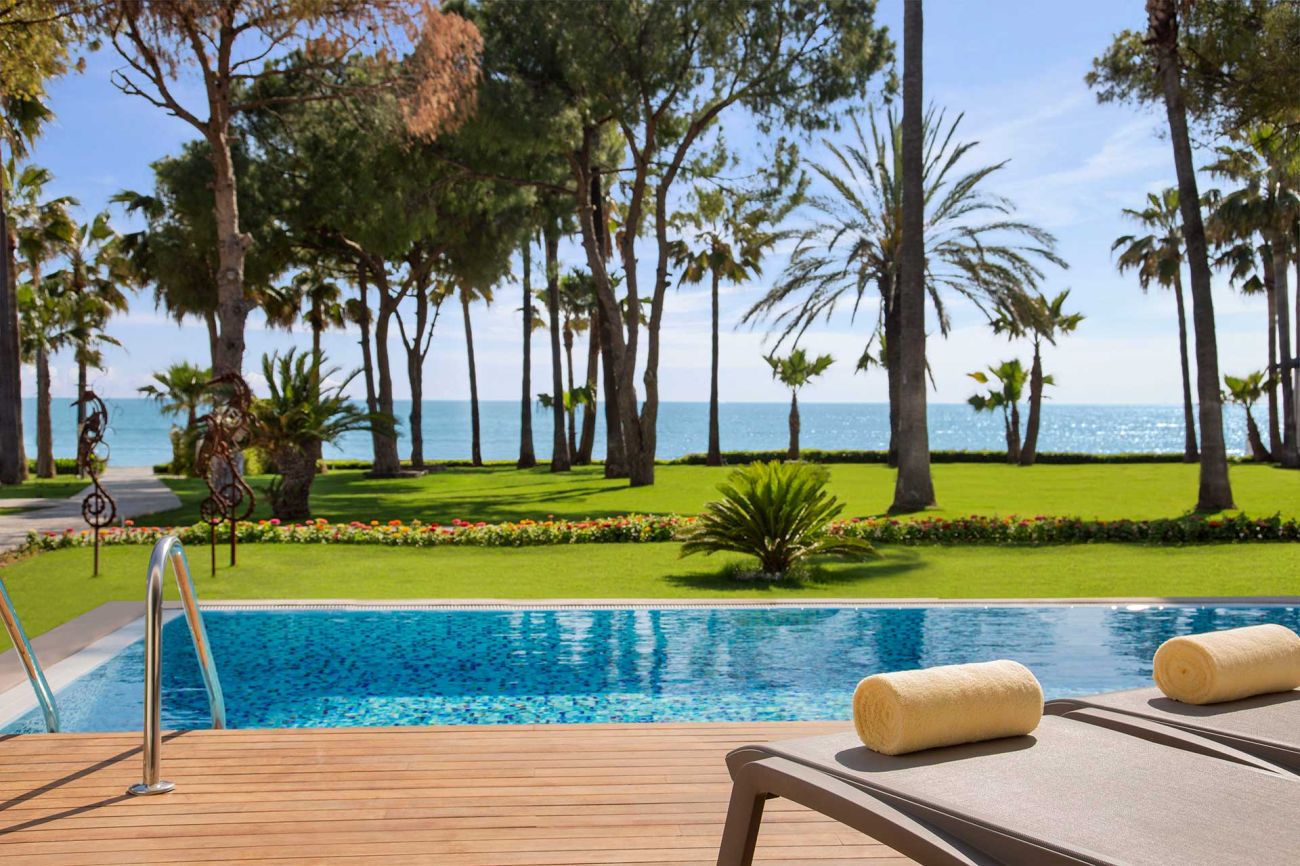 ACANTHUS & CENNET BARUT COLLECTION 5*
