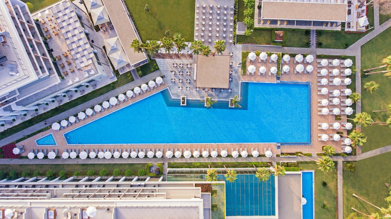 ACANTHUS & CENNET BARUT COLLECTION 5*