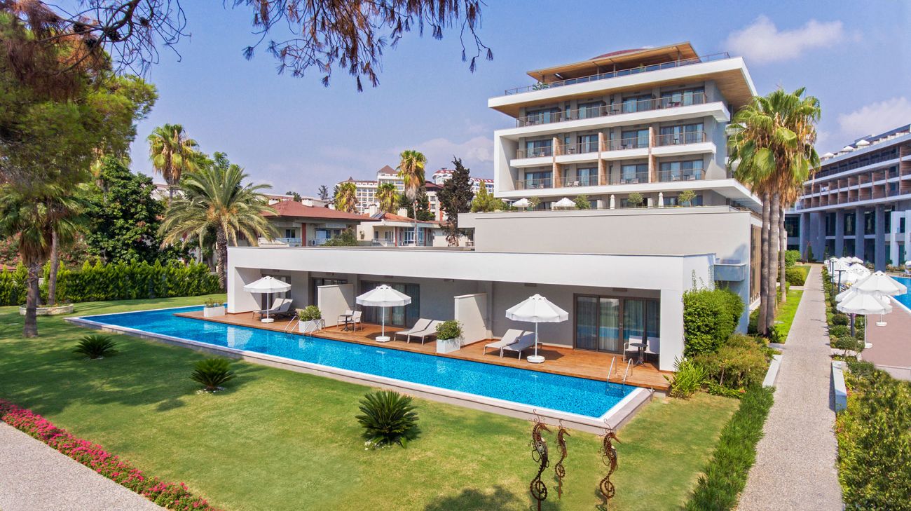 ACANTHUS & CENNET BARUT COLLECTION 5*