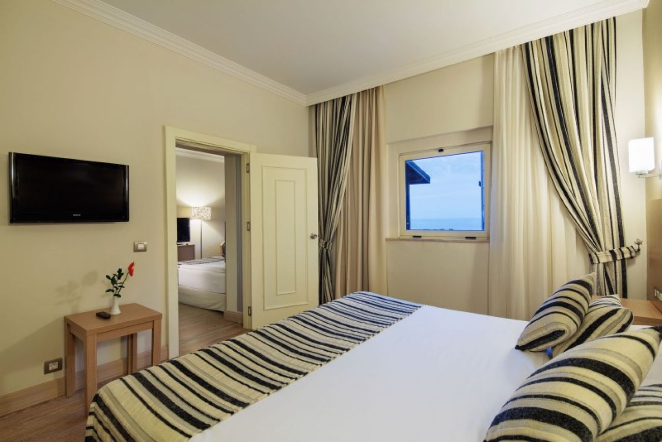 CRYSTAL TAT BEACH PEARL COLLECTION 5*