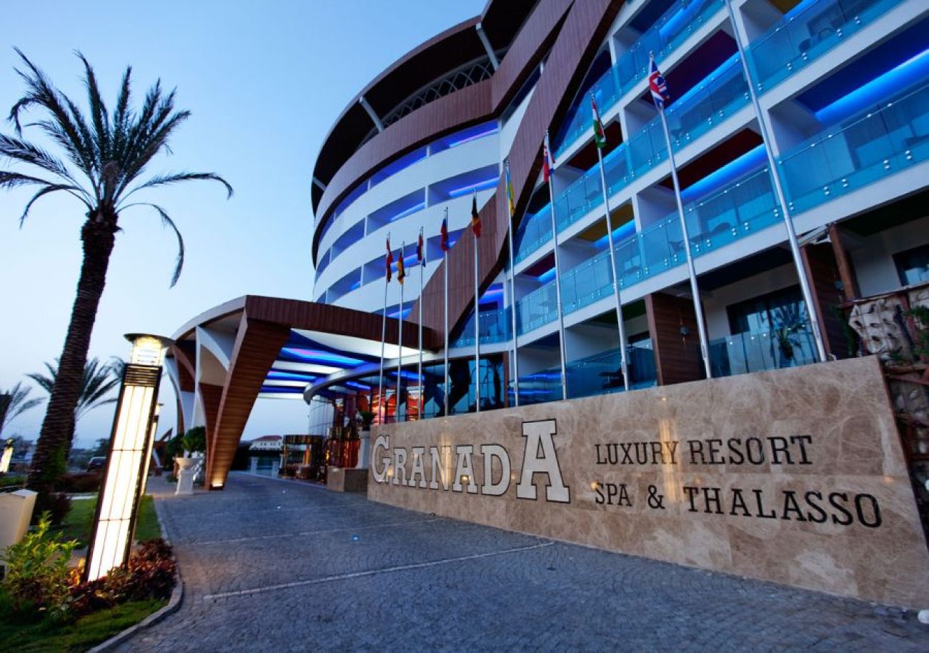 GRANADA LUXURY RESORT & SPA 5*