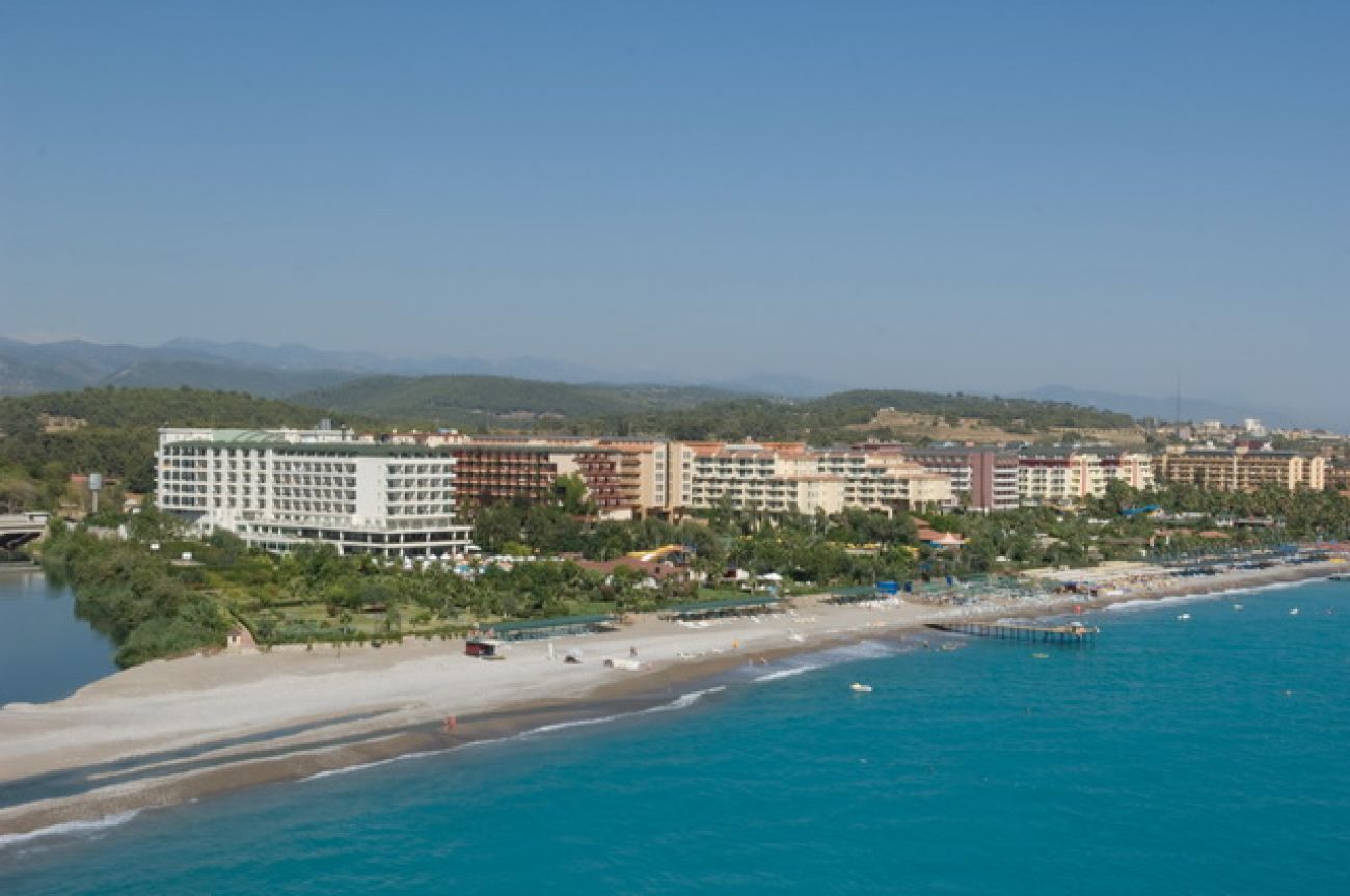 HOLIDAY PARK RESORT HOTEL 5*