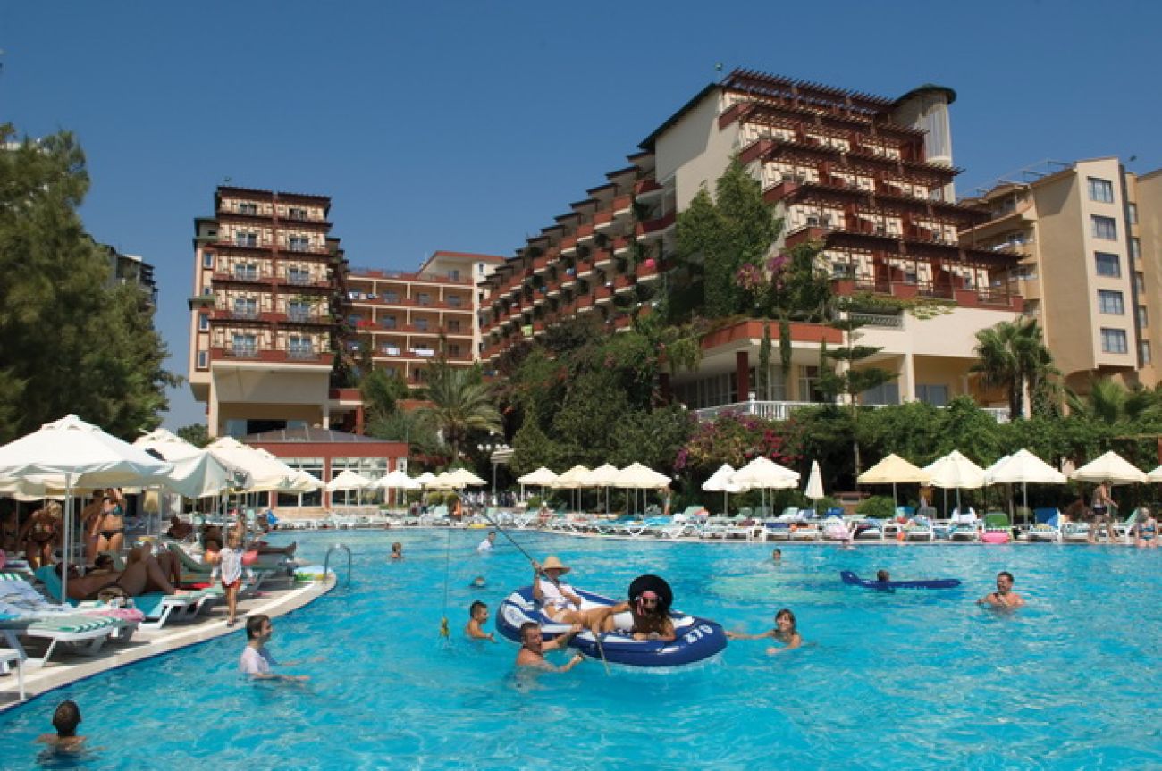 HOLIDAY PARK RESORT HOTEL 5*