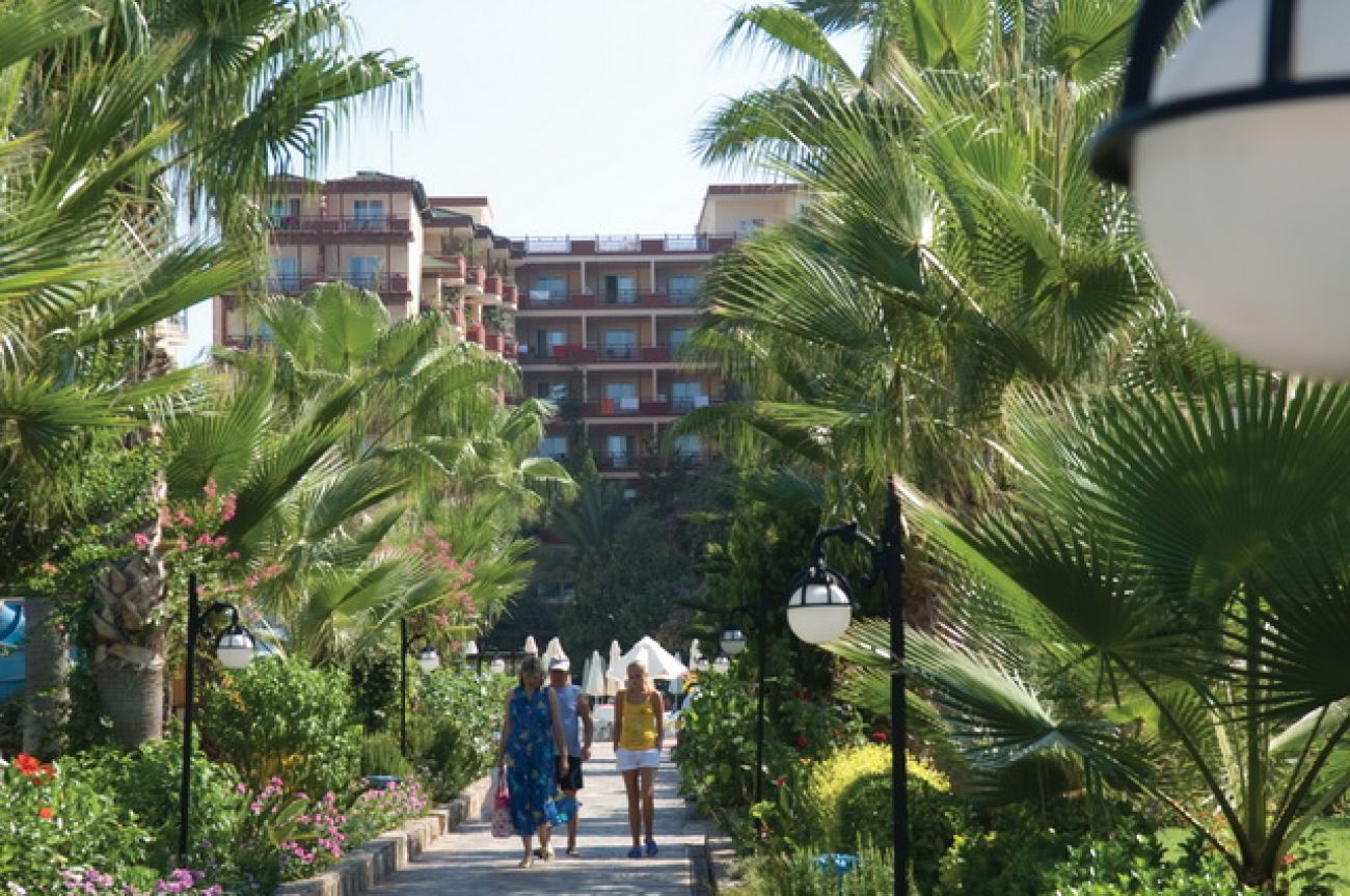 HOLIDAY PARK RESORT HOTEL 5*