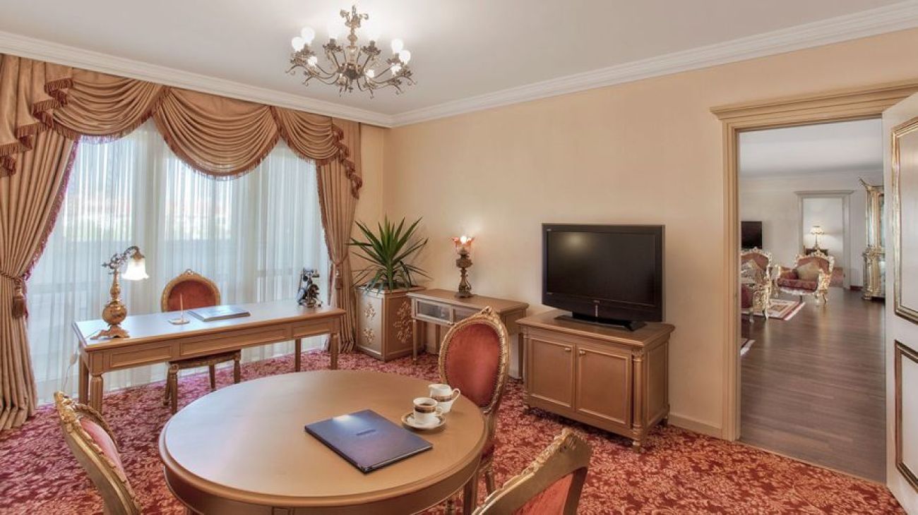 KREMLIN PALACE 5*