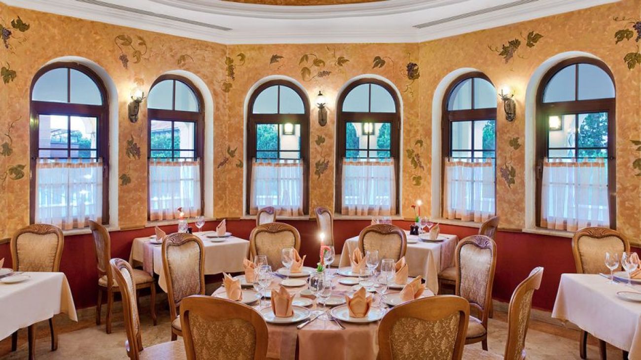 KREMLIN PALACE 5*
