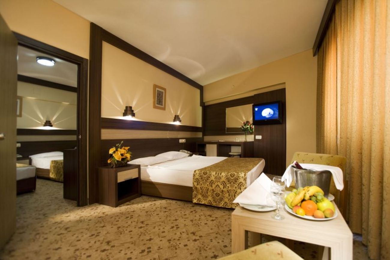 LONICERA WORLD HOTEL 4*