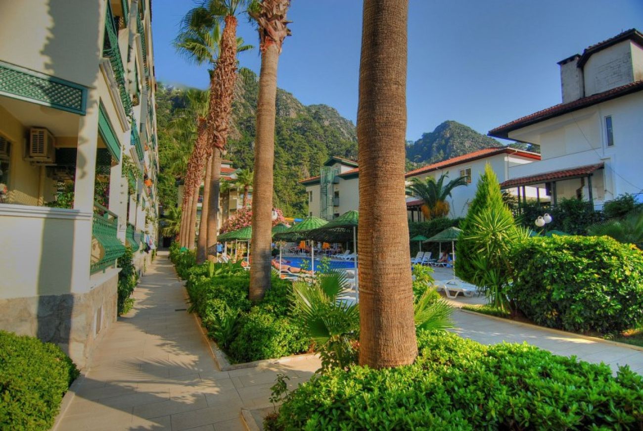 MIRAGE WORLD HOTEL 4*