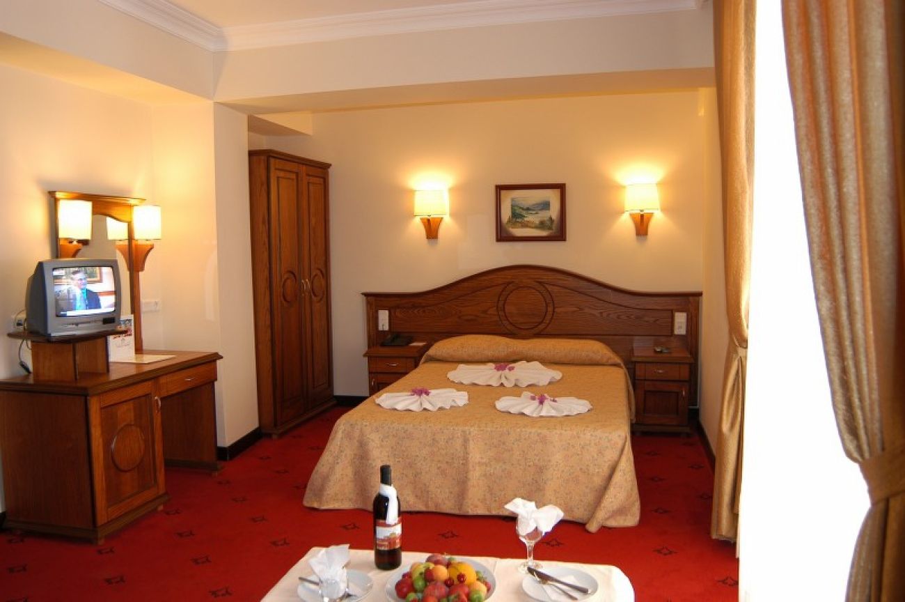 MIRAGE WORLD HOTEL 4*