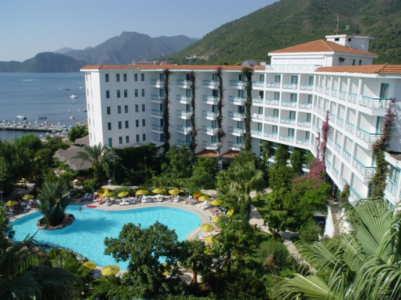 TROPICAL BEACH HOTEL 4*