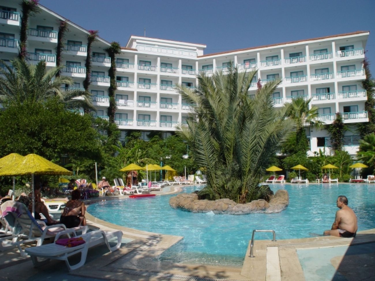 TROPICAL BEACH HOTEL 4*