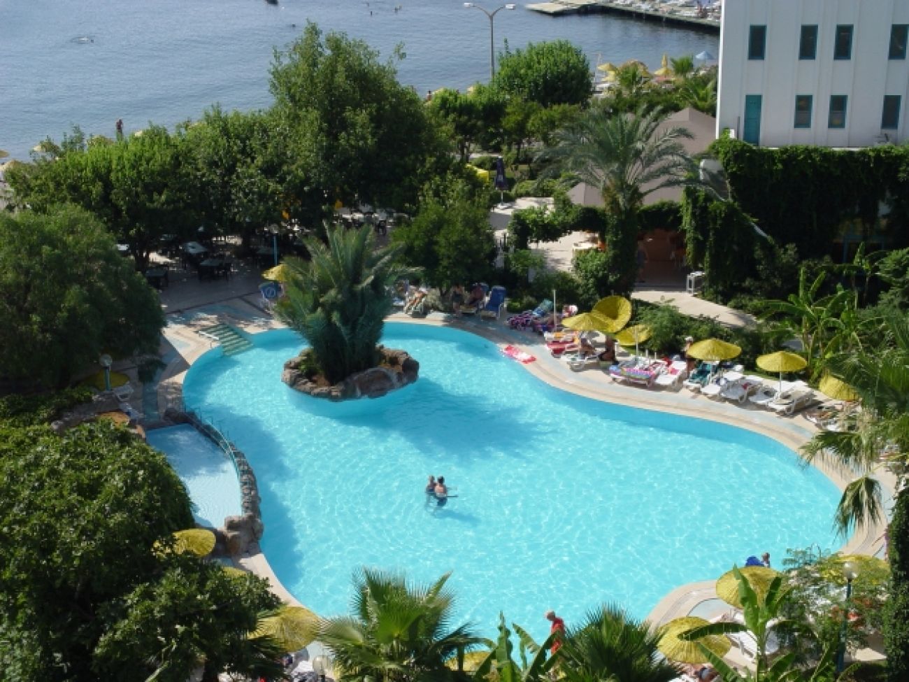 TROPICAL BEACH HOTEL 4*