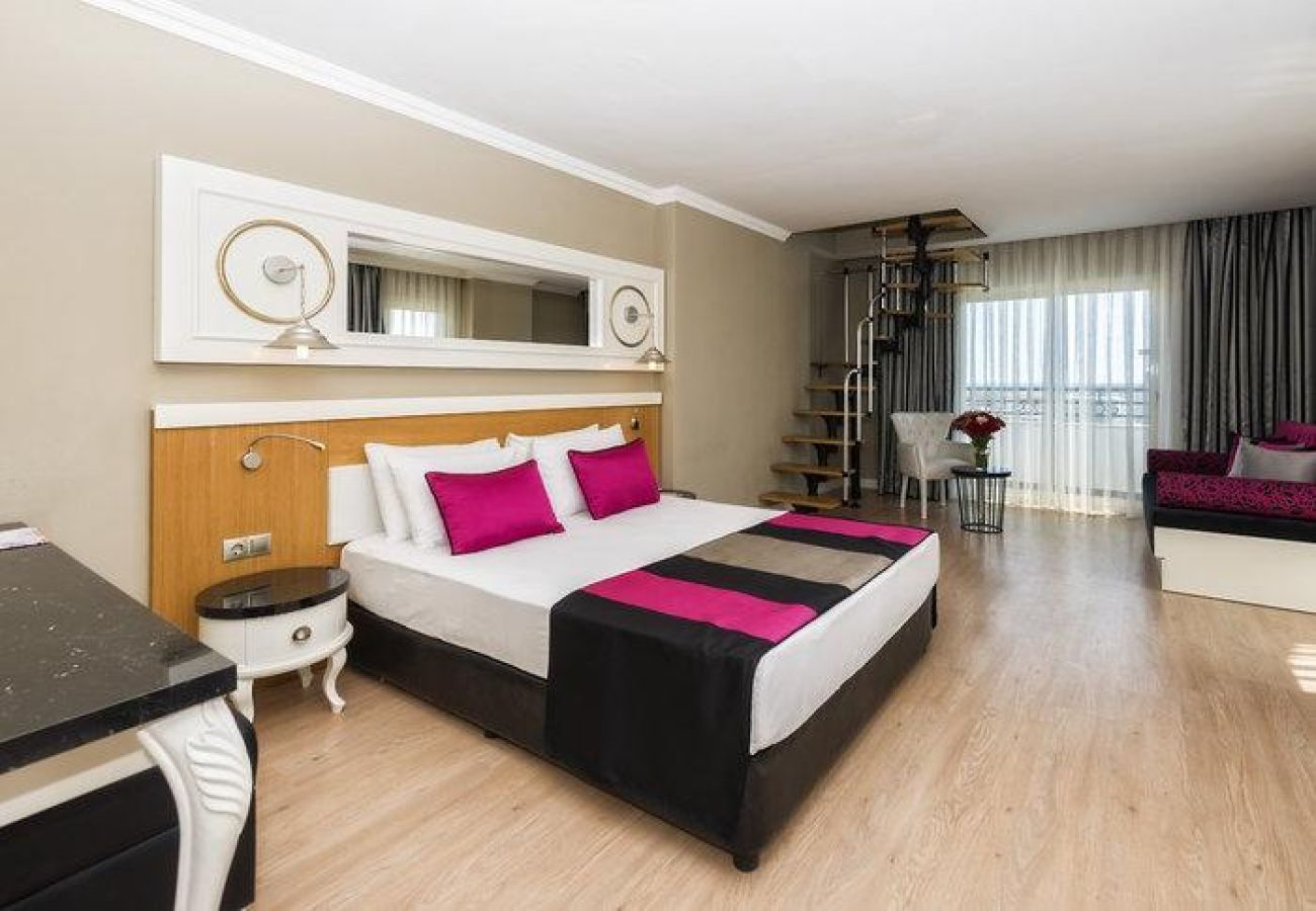 SERENIS HOTEL 5*
