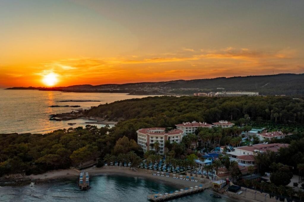 UTOPIA RESORT & RESIDENCE 5*