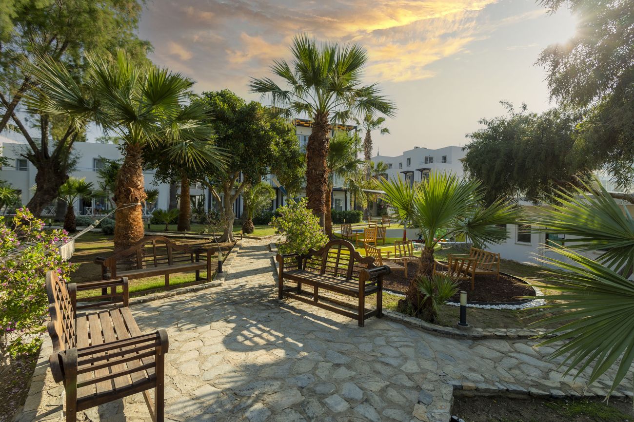 CHARM BEACH HOTEL 4*
