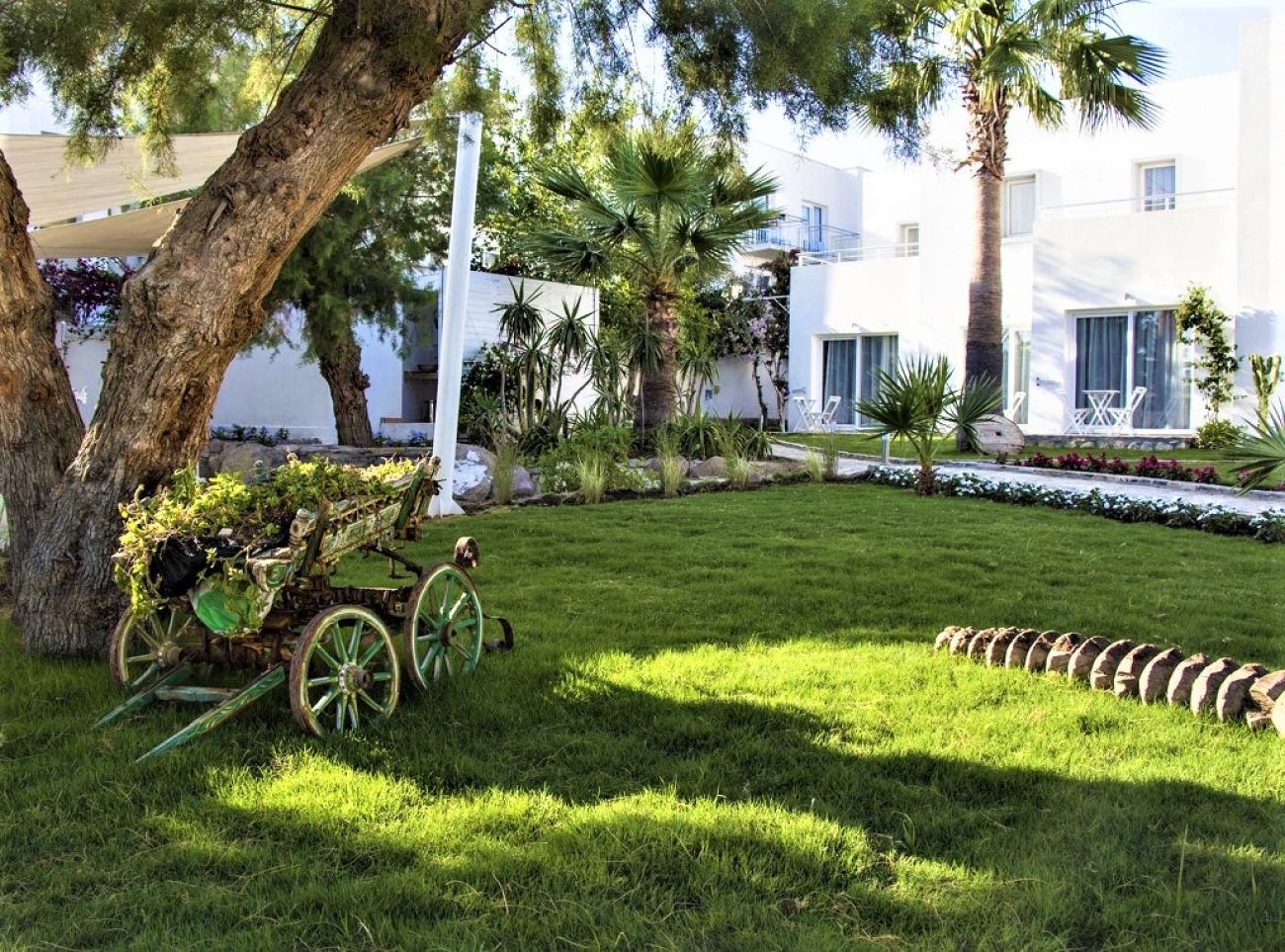 CHARM BEACH HOTEL 4*