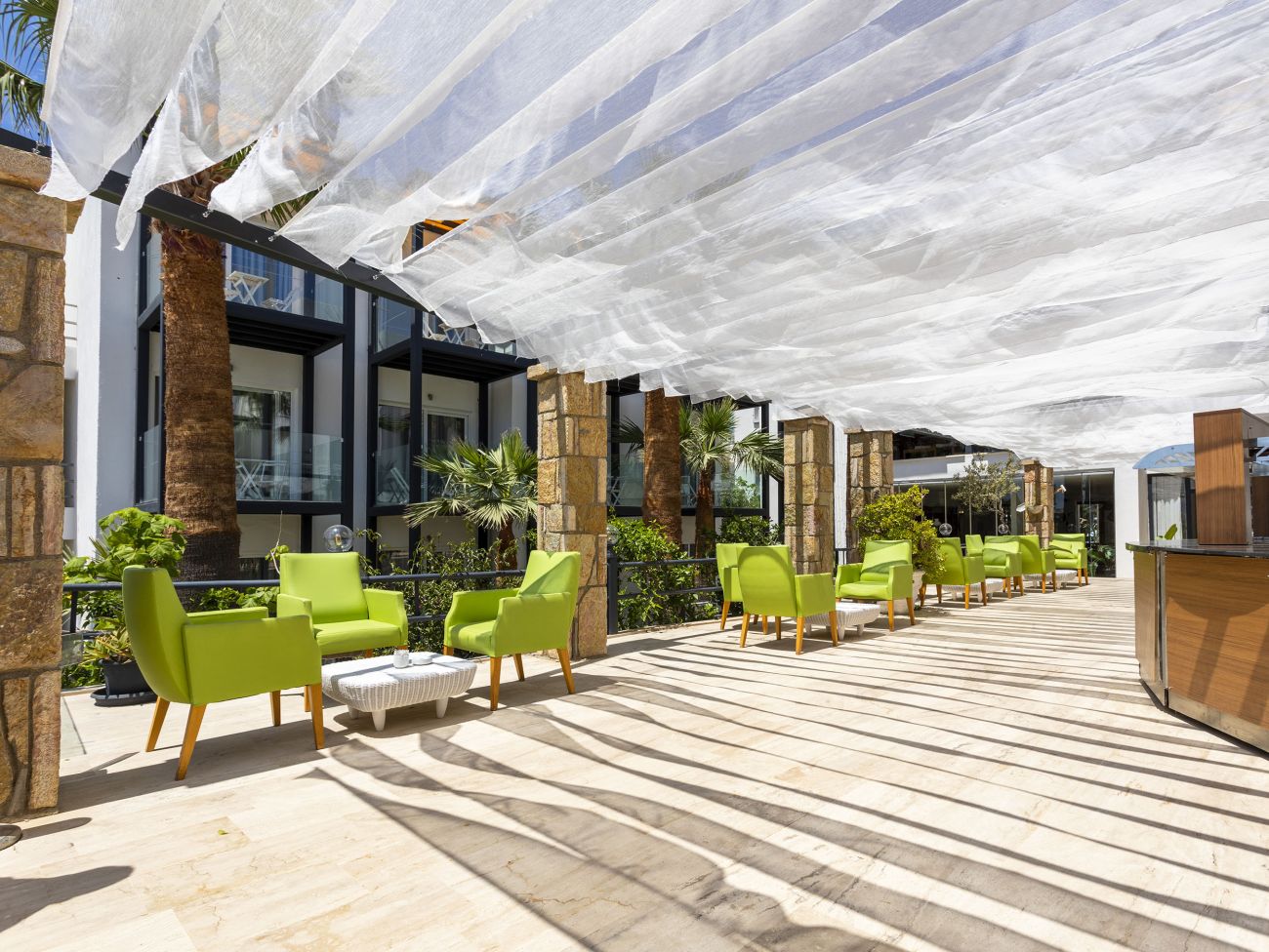 CHARM BEACH HOTEL 4*