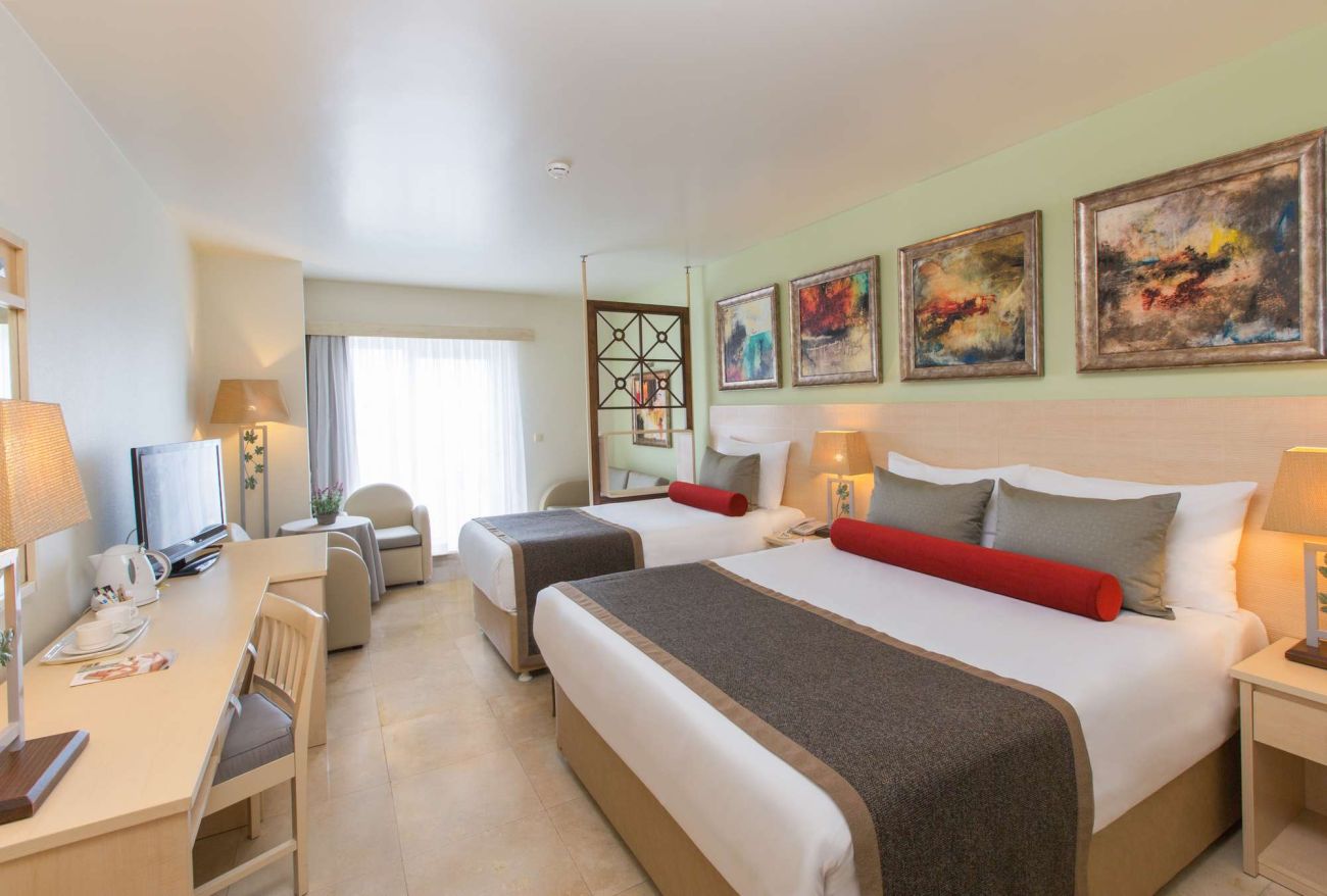 PALOMA PERISSIA 5*
