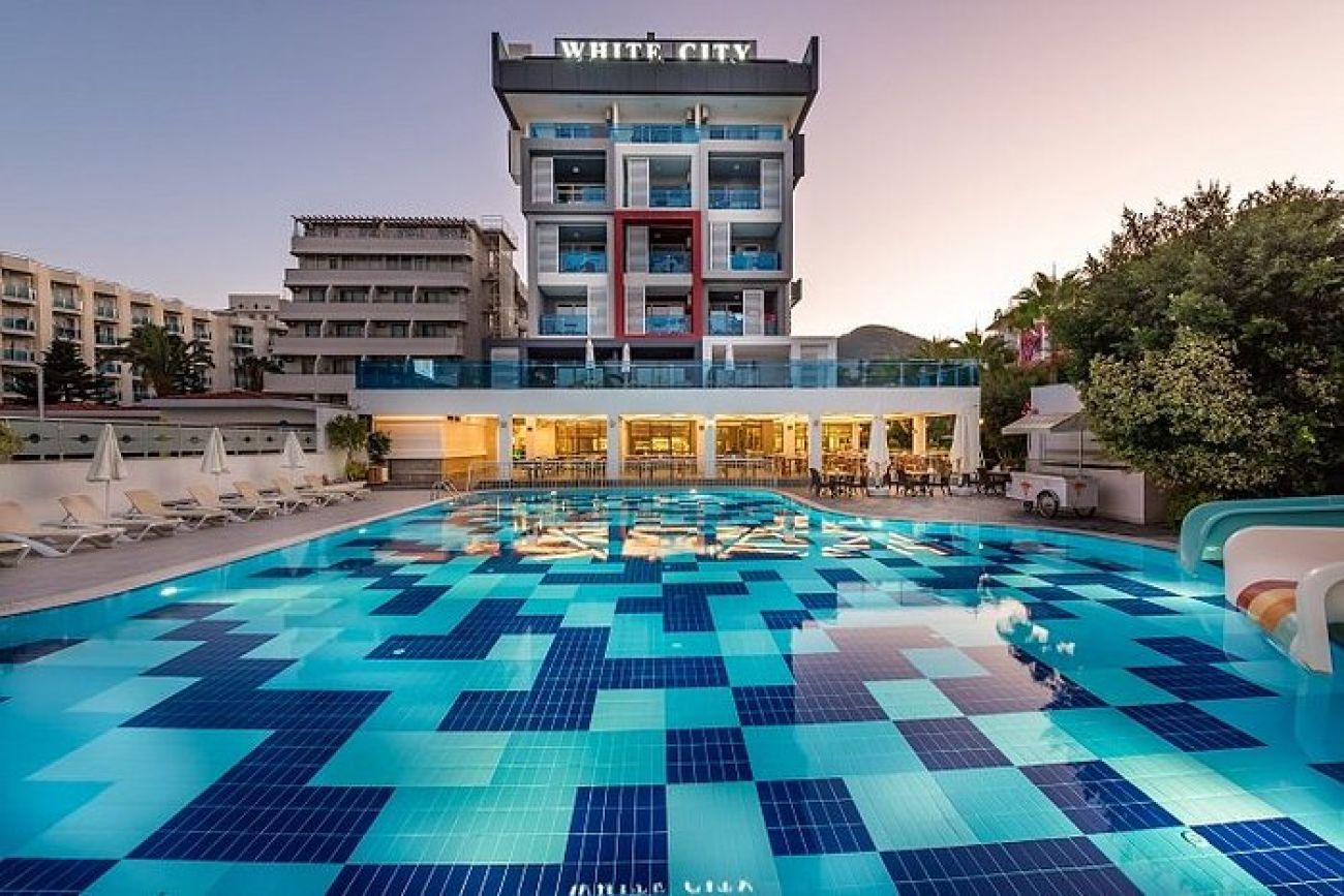 WHITE CITY BEACH HOTEL 4*