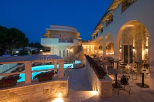 Neikos Mediterranean Luxury Suites 4*