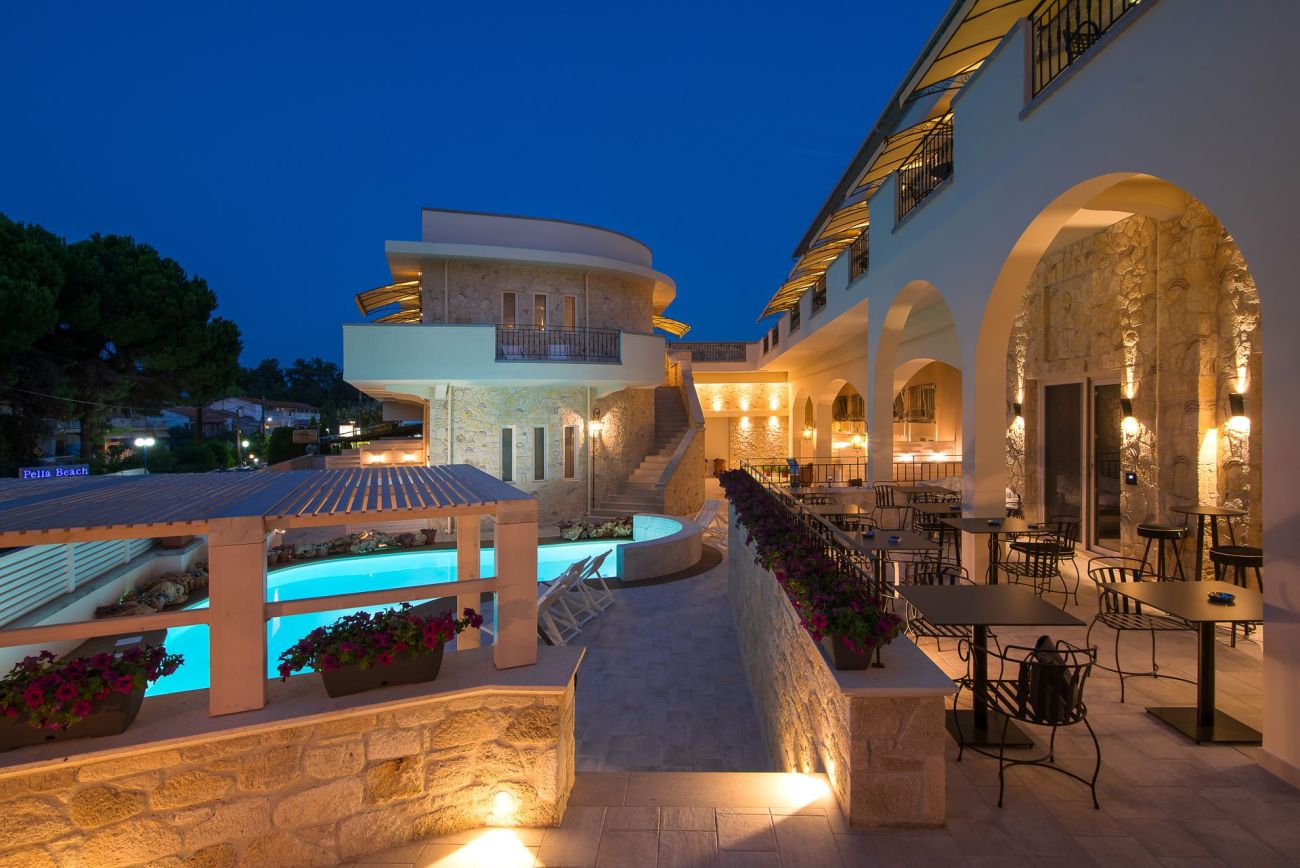 Neikos Mediterranean Luxury Suites 4*