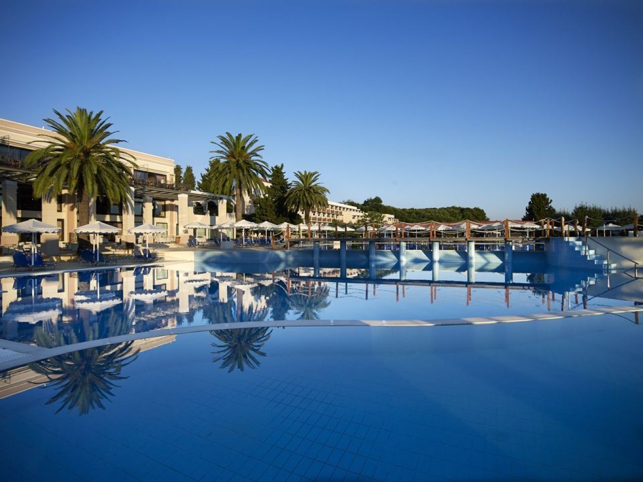 Roda Beach Resort and Spa 5*