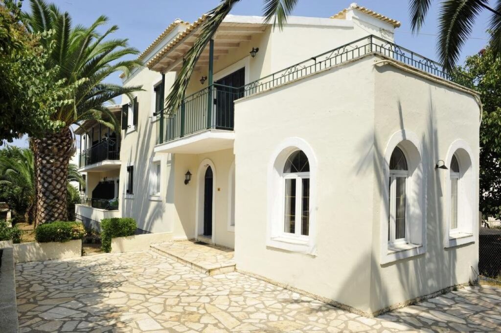 Balaris Apartments