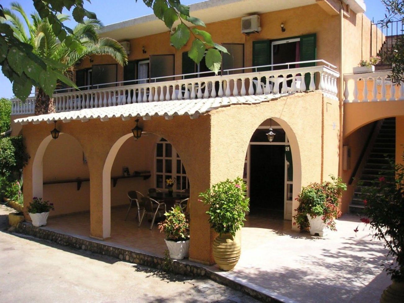 River Studios And Apartments