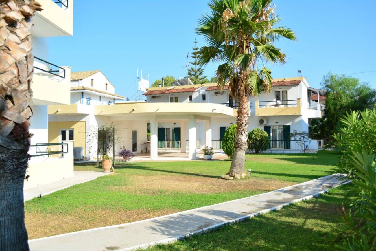 Cavos Beach House 2*