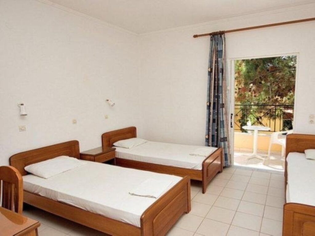 Lemon Grove Hotel And Studios 2*