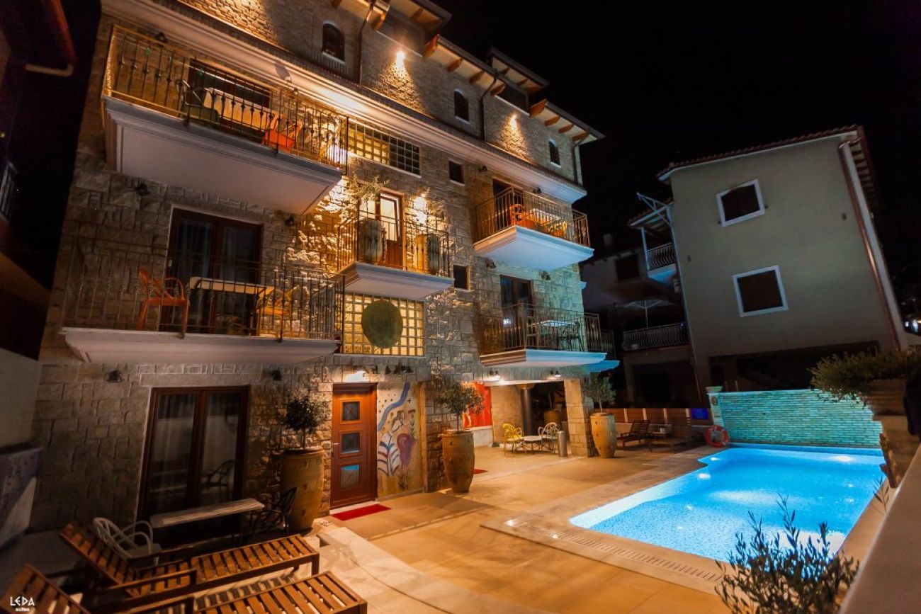 Leda Suites 3*