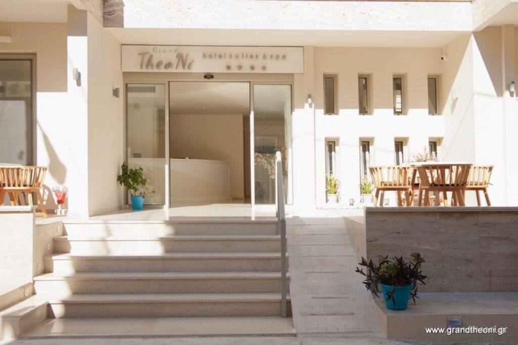 Grand TheoNi Hotel 4*