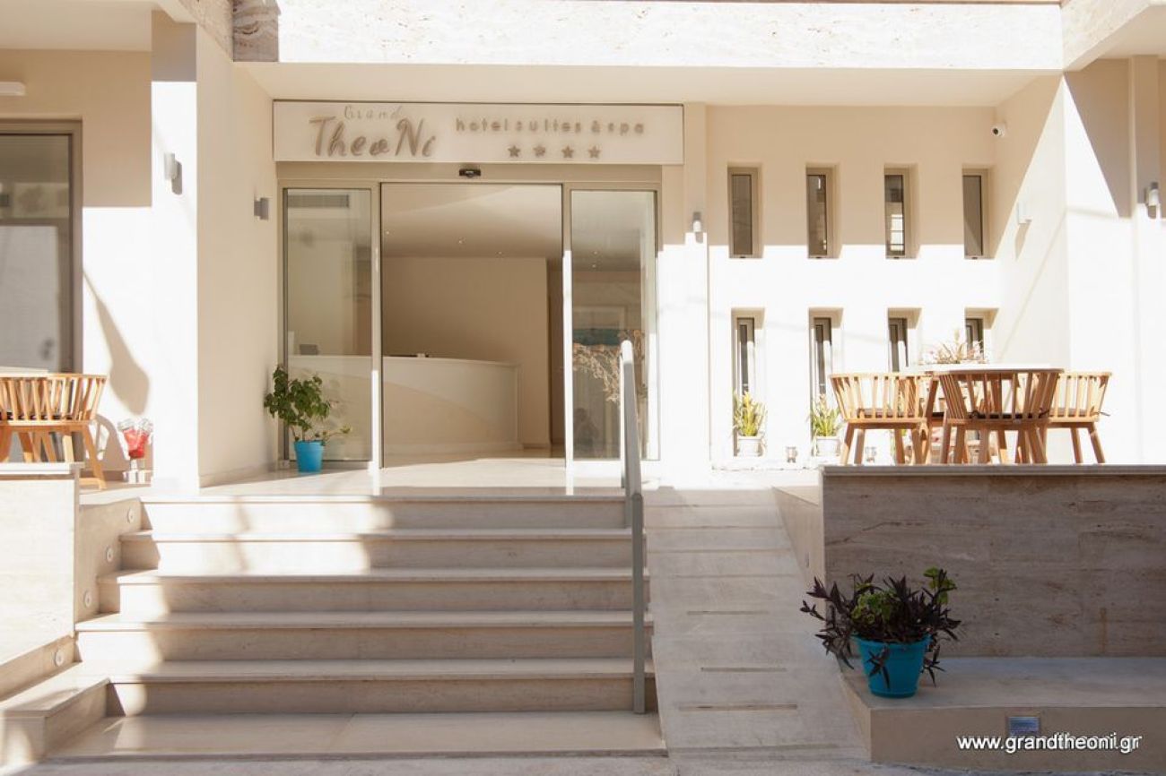 Grand TheoNi Hotel 4*
