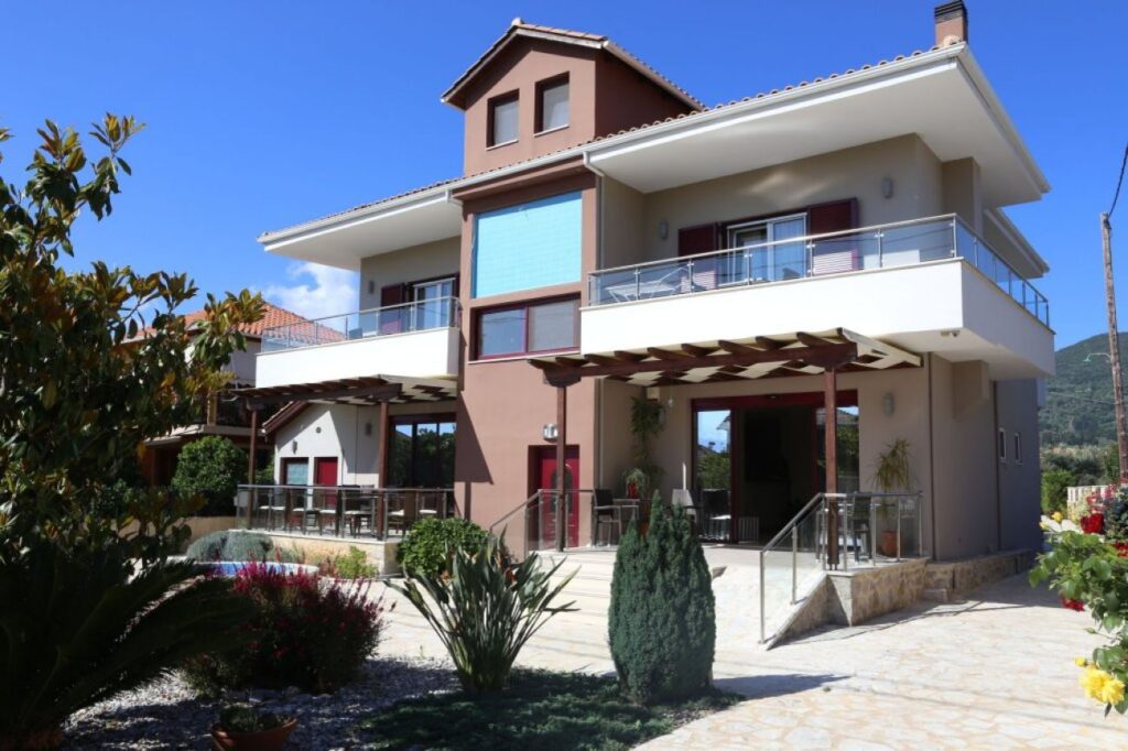 Christina Studios 2*