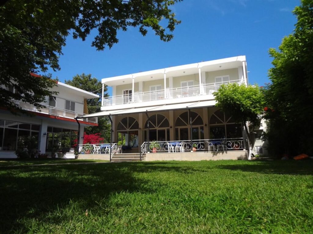 Avra Beach Hotel 3*