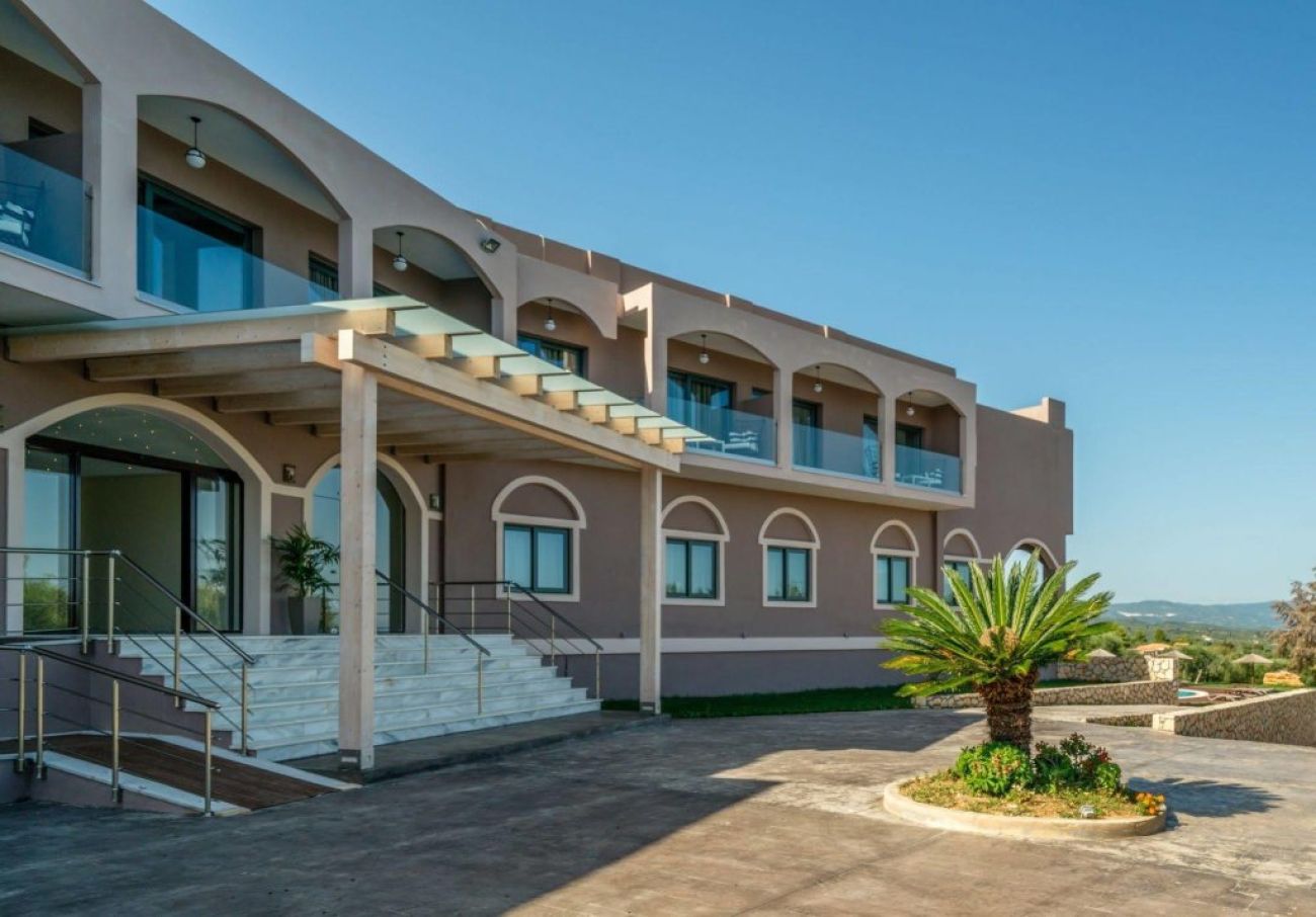 Elegance Luxury Executive Suites 5*