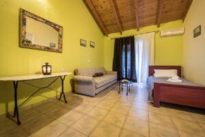 Pension Porto Tsi Ostrias 3*