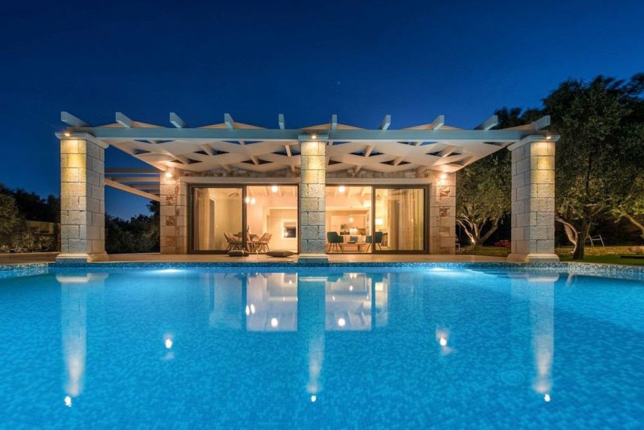 Avra Villa 5*